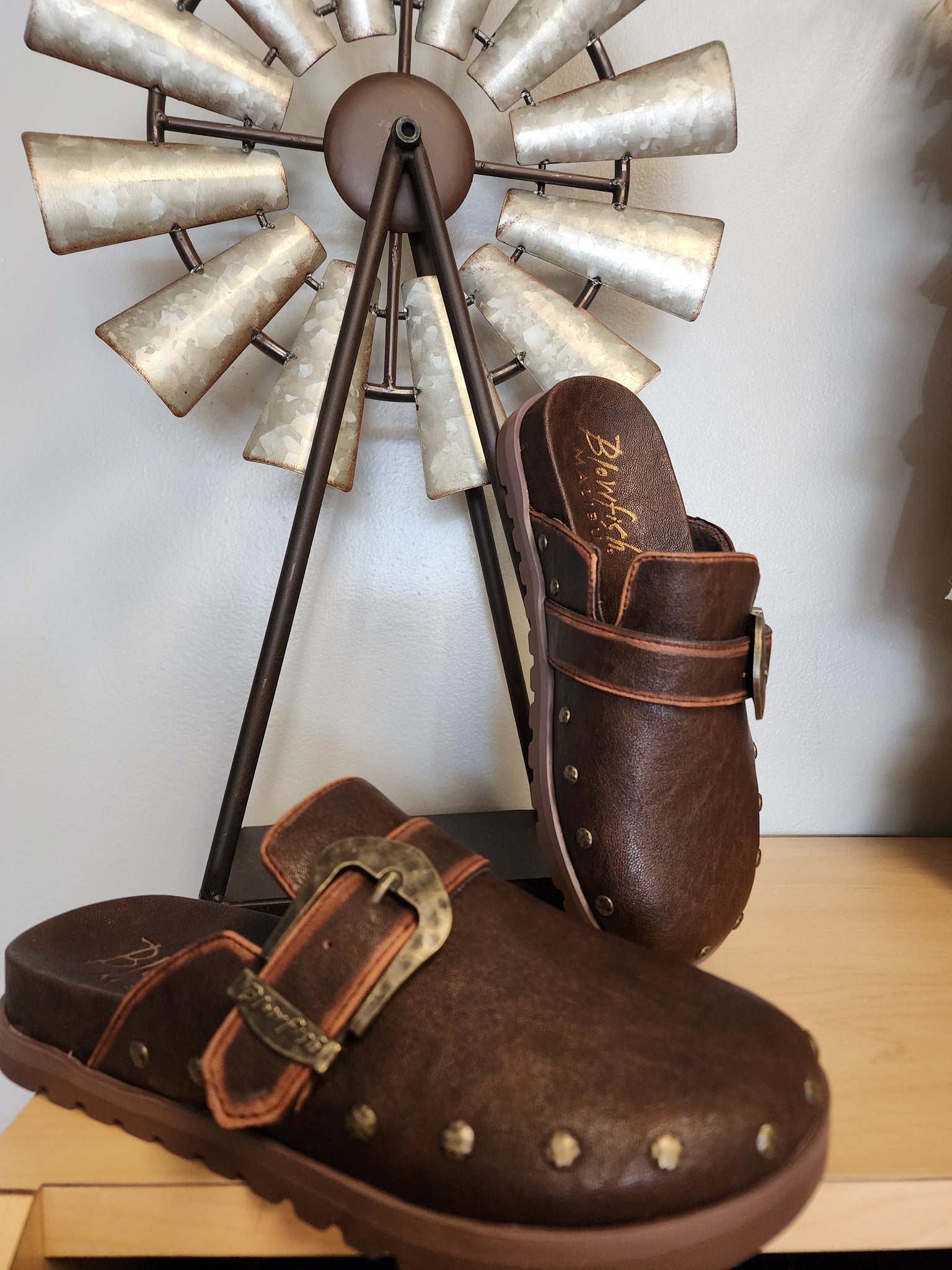 Skylar Black or brown Mule