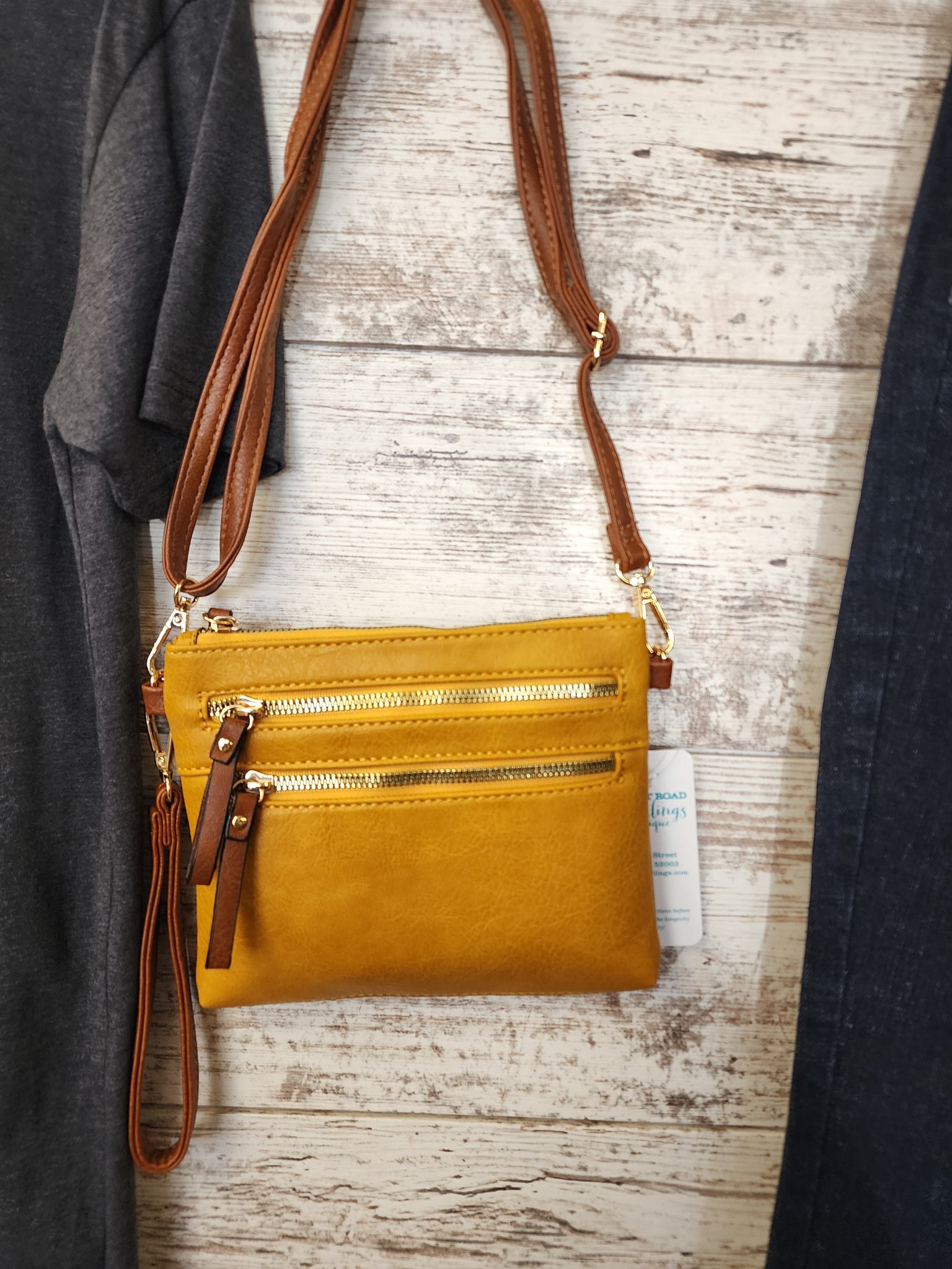 Multi pocket medium crossbody