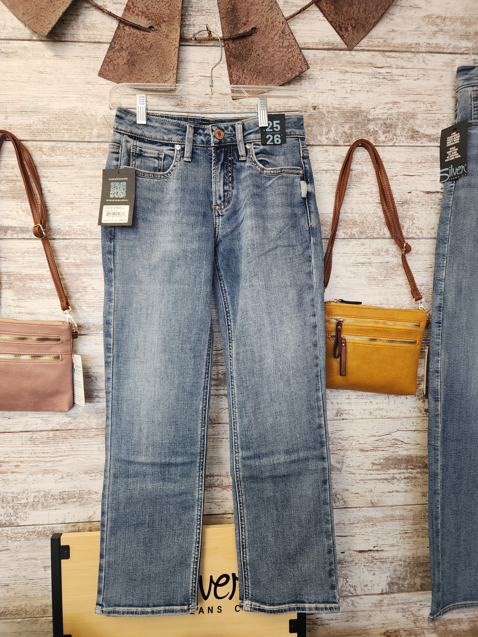 Suki Mother's beach straight crop