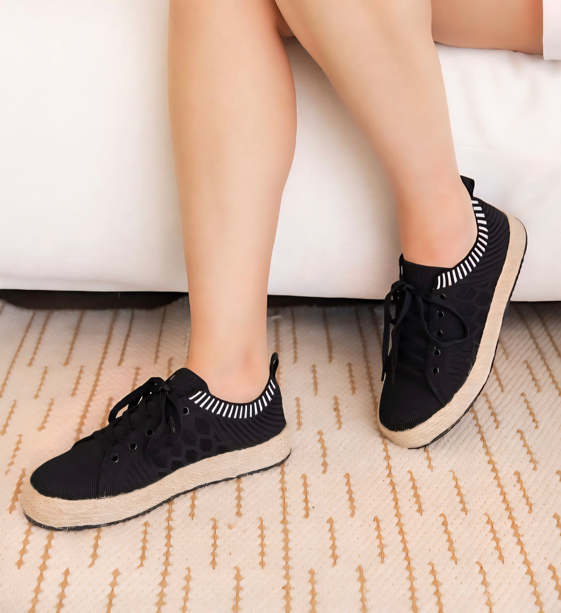 Yaras black sneaker