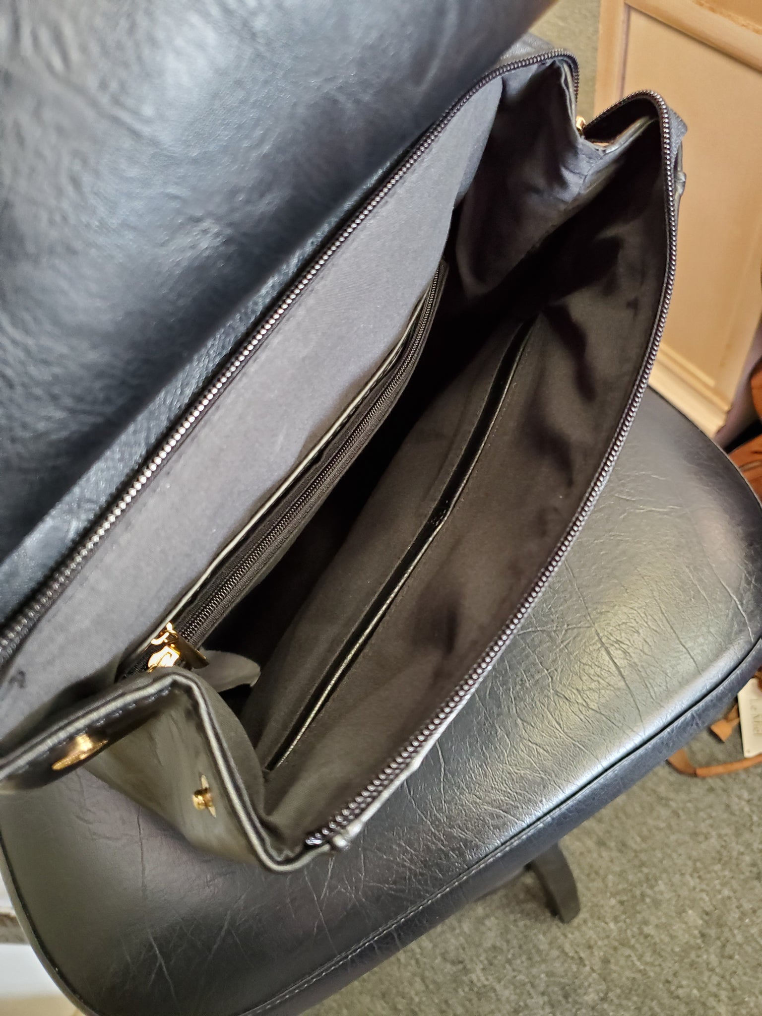 Backpack/crossbody convertable bags